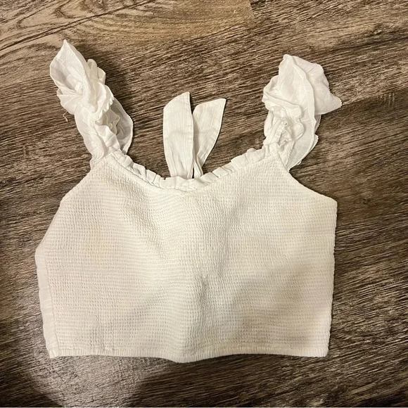 {American eagle} white cropped tank with bow in the back - Picture 1 of 4